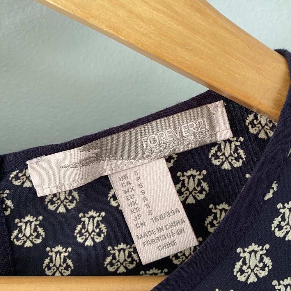 patterned romper (with pockets!) - Picture 3 of 5
